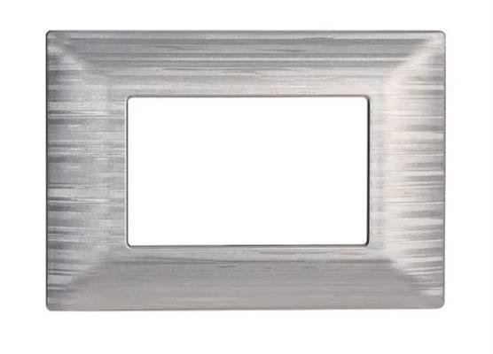 Placca in plastica 3 posti Comp. BTicino Màtix argento satinato